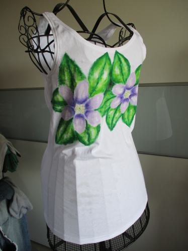 Weißes Shirt mit Leberblümchen